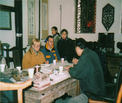 mit TAO Meistern im Museum Langzhong/China 2003